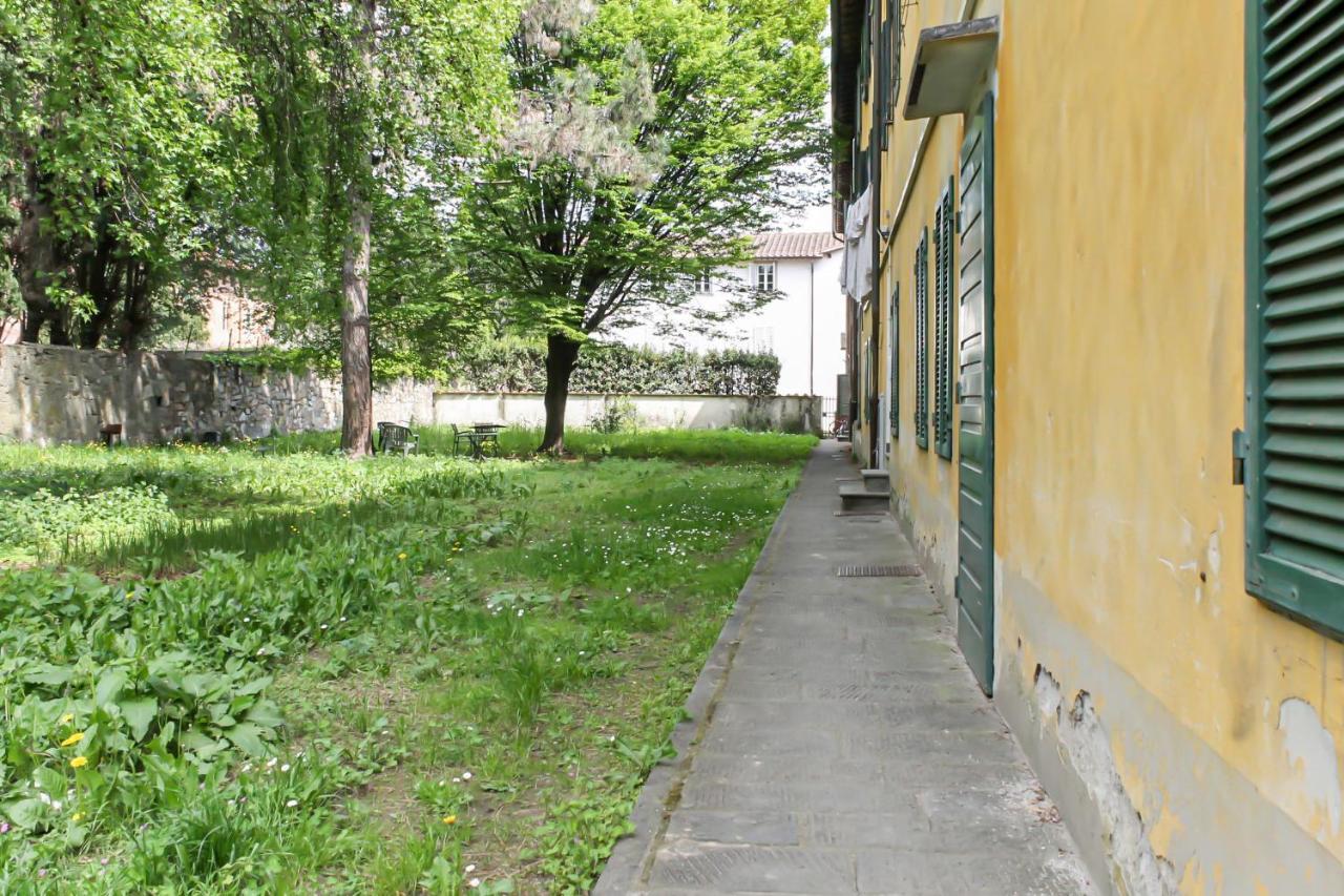 Appartamento Santa Chiara - Affitti Brevi Italia Лука Екстериор снимка
